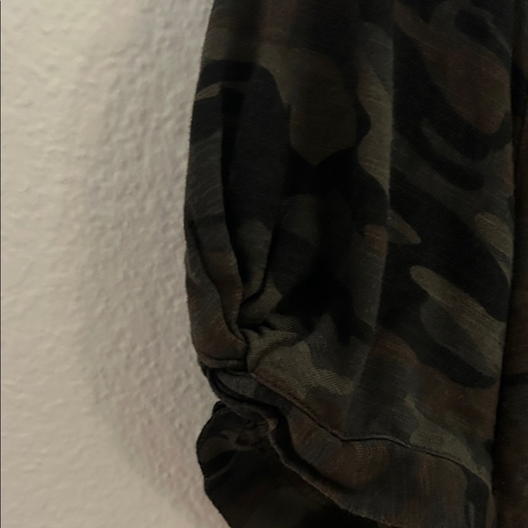 SANCTUARY Camouflage Short Sleeve Top - Picture 7 of 7